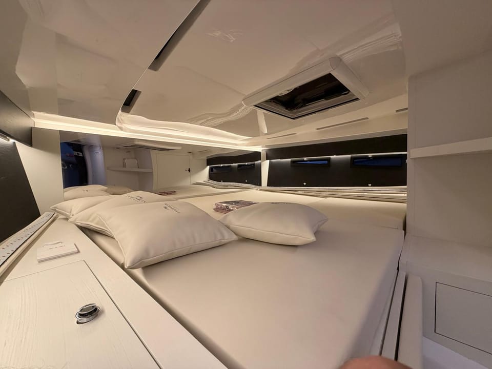 Notte romantica su nave Docked boat in Piedmont