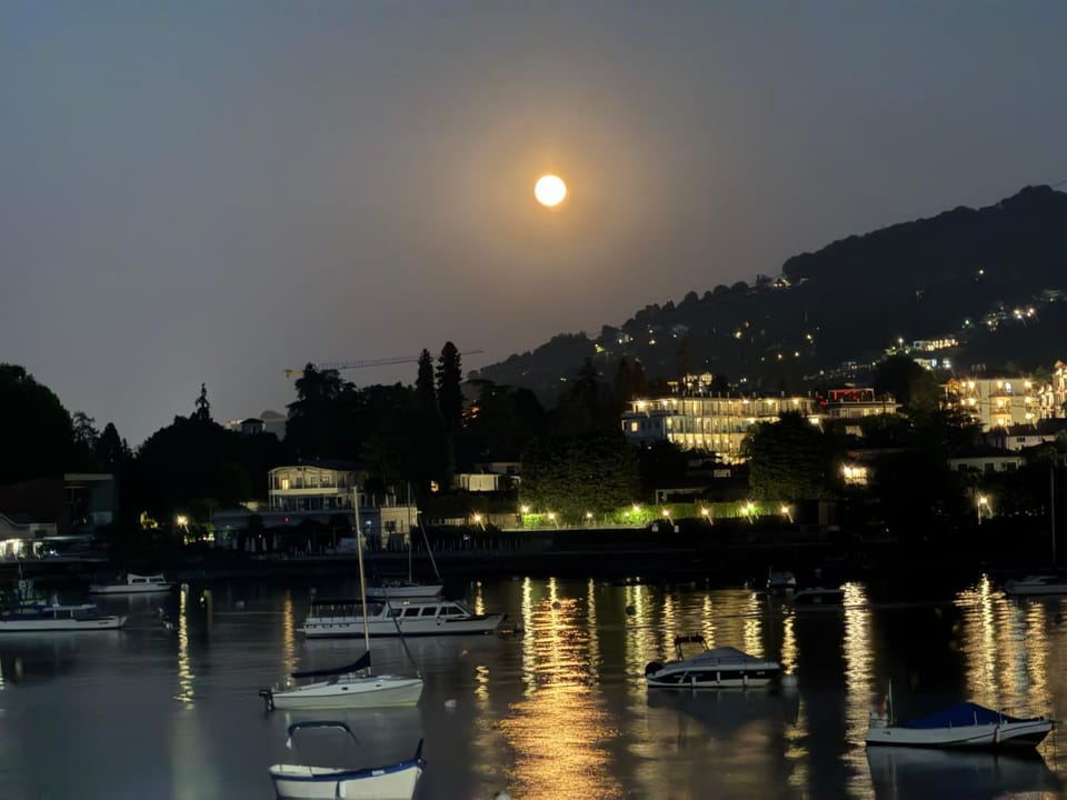 Notte romantica su nave Docked boat in Piedmont