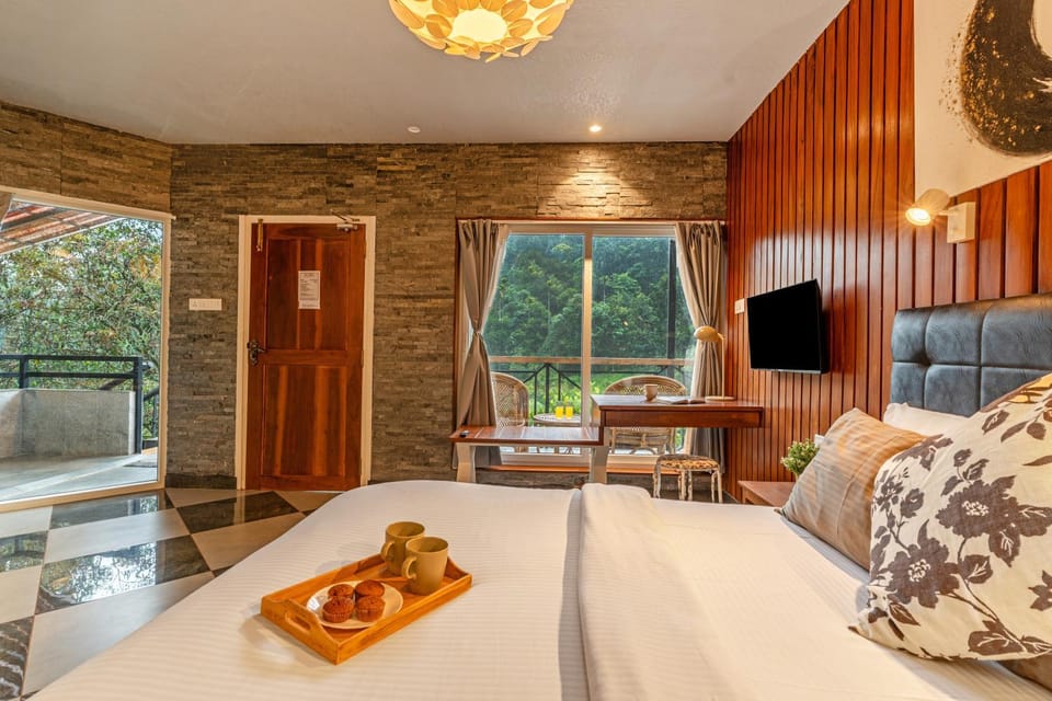 Alaya Stays Kayyath Valley 4-BHK Villa With Scenic Mountain View , Private Outdoor Pool, Gym And In-House Tea Garden Villa in Kerala