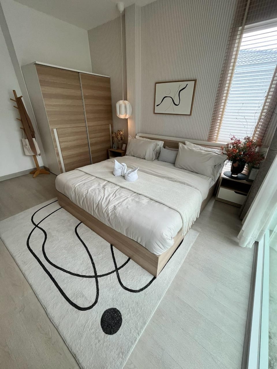 Bed, Photo of the whole room, Bedroom, towels