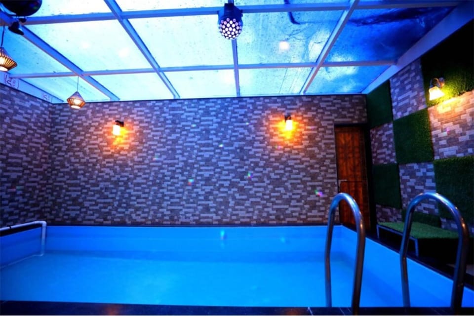 Pool view, Swimming pool, Swimming pool