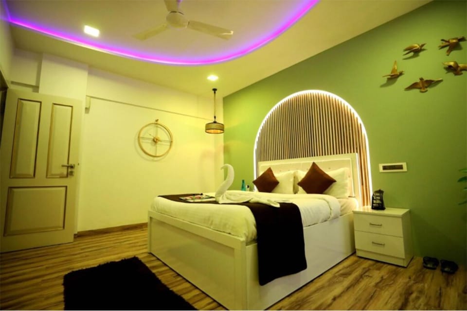 Bed, Photo of the whole room, Bedroom