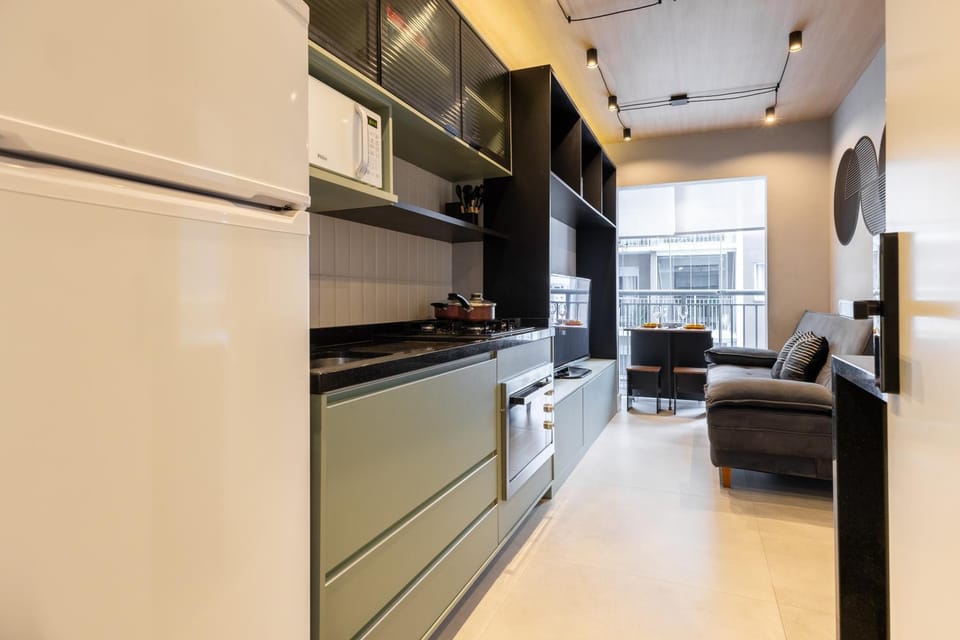 Kitchen or kitchenette, Seating area, minibar, oven, stove