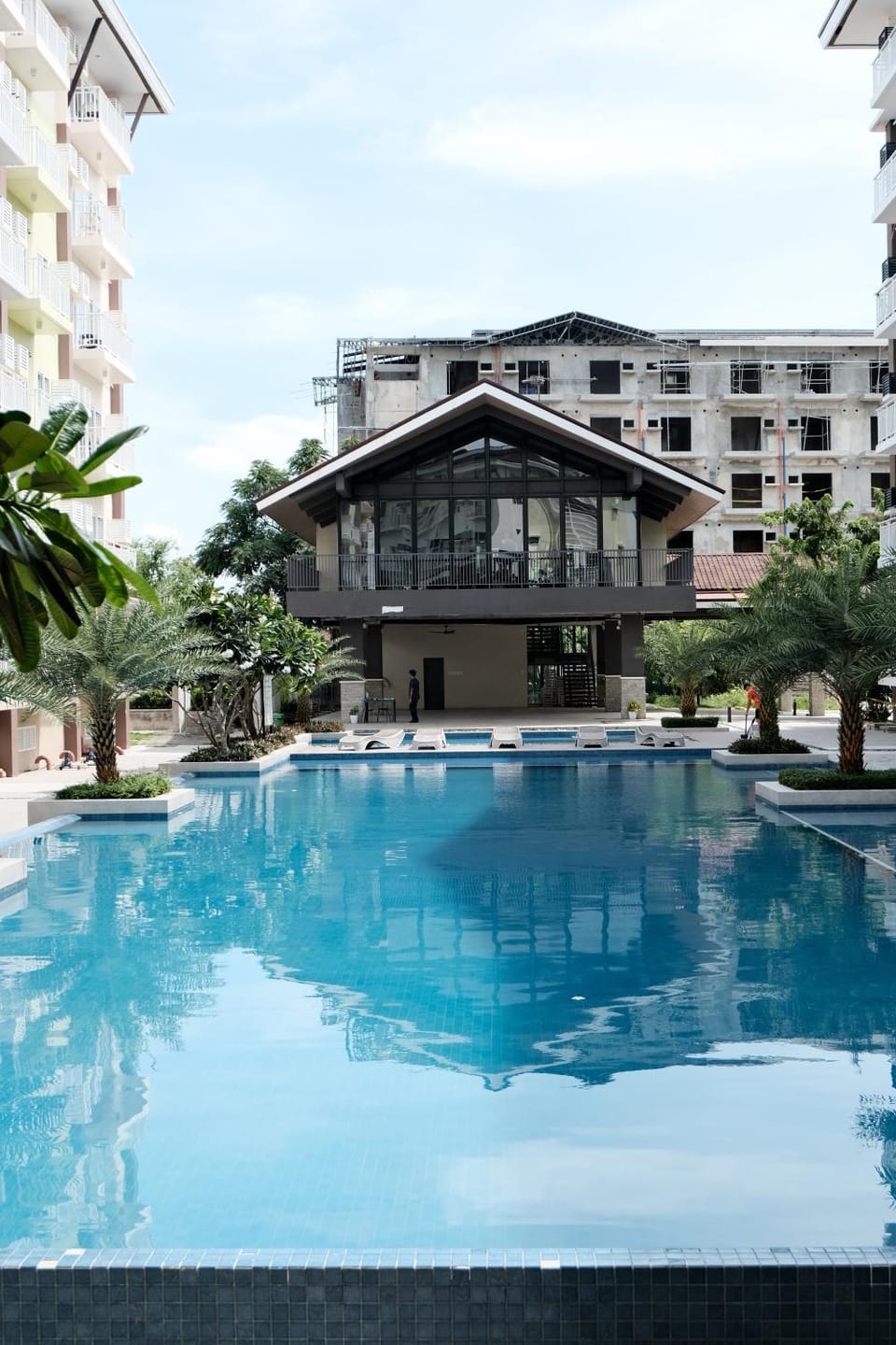 Property building, Day, Pool view, Swimming pool, sunbed