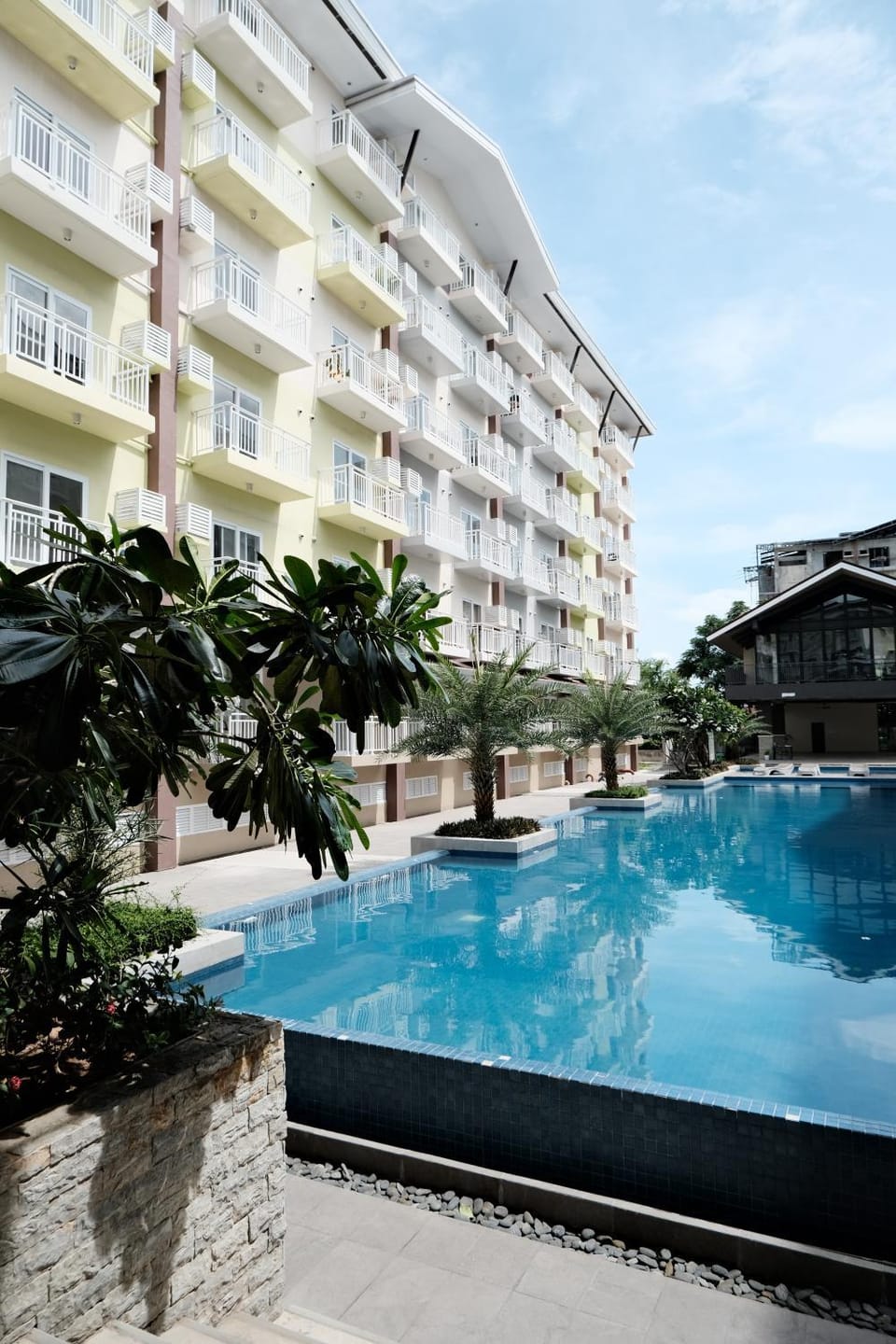 Airport Transit Gem with Gym and Pool Apartment in Lapu-Lapu City