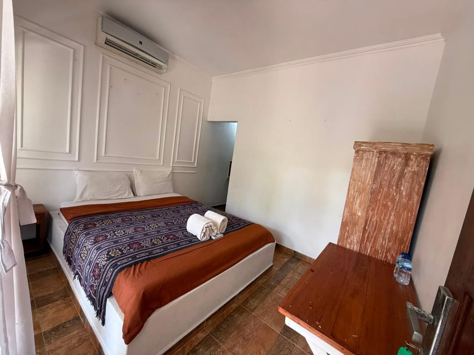 Photo of the whole room, Bedroom, towels, wardrobe, air conditioner