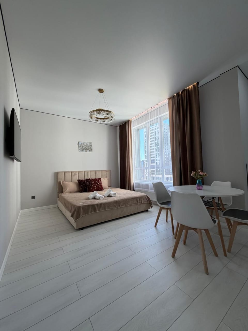 Communal lounge/ TV room, Bed, TV and multimedia, Living room, Photo of the whole room, Seating area, Bedroom