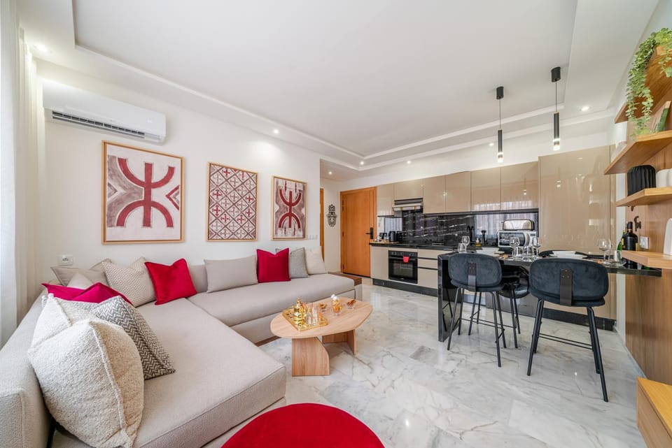 Kitchen or kitchenette, Living room, Seating area, Dining area, oven, stove, toaster