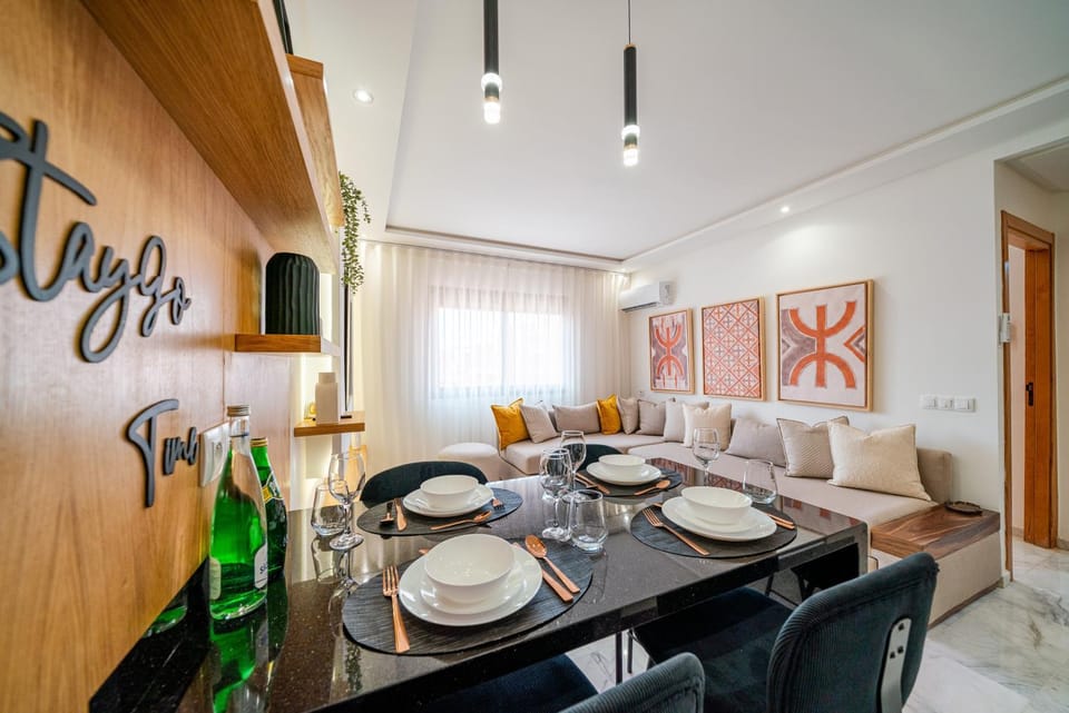 Bed, TV and multimedia, Living room, Seating area, Dining area