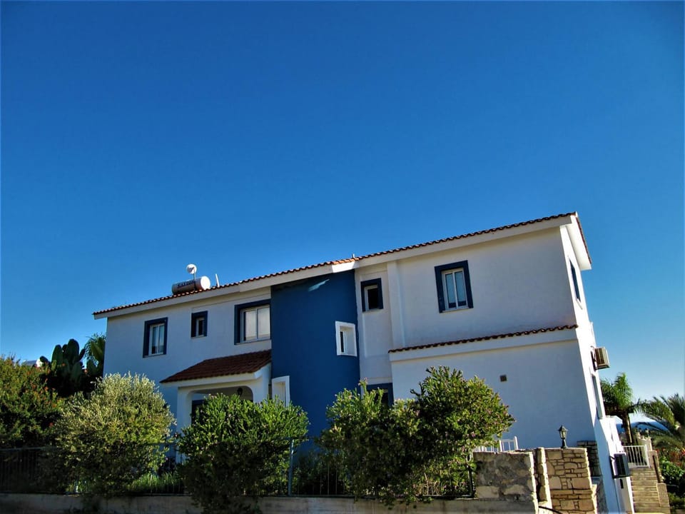Villa Dioni House in Peyia