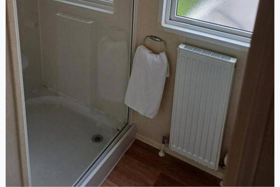 3-Bed Caravan Sleeps 6 plus travel cot with Indoor Pool SEN House in Allerdale District