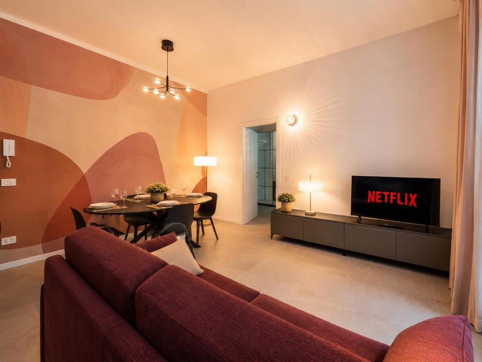 Communal lounge/ TV room, TV and multimedia, Living room, Seating area, Dining area, Evening entertainment