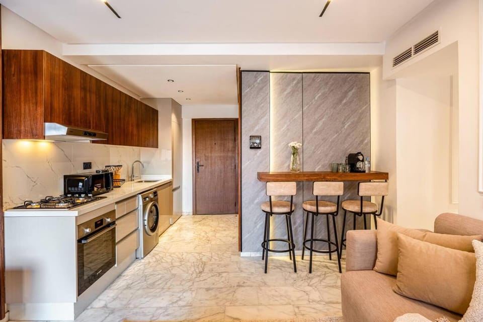 Luxury 2BR w/ Rooftop Pool City Center House in Marrakesh