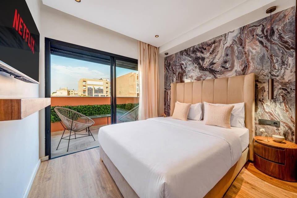 Luxury 2BR w/ Rooftop Pool City Center House in Marrakesh