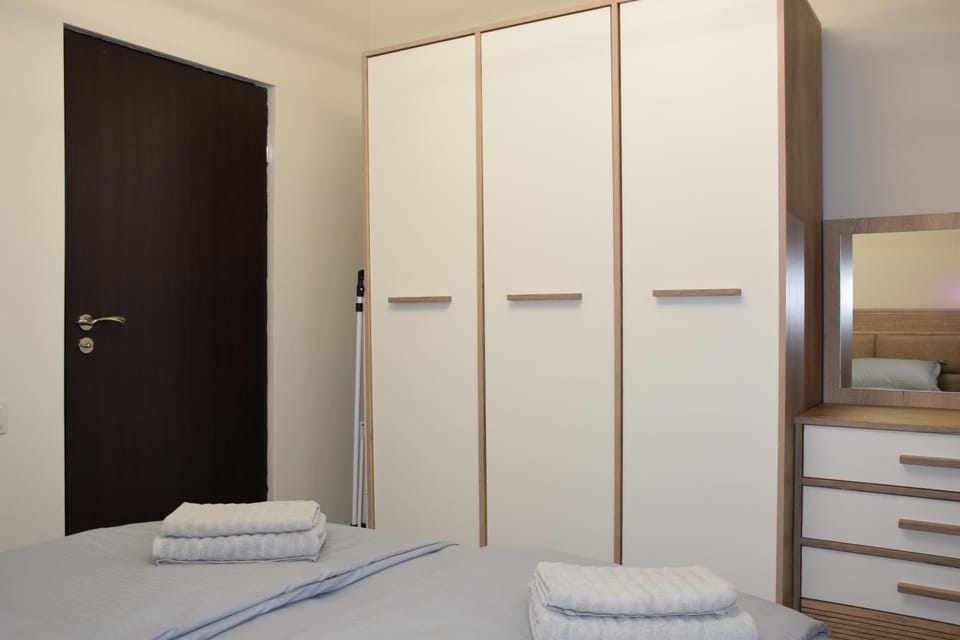 Bedroom, towels, wardrobe