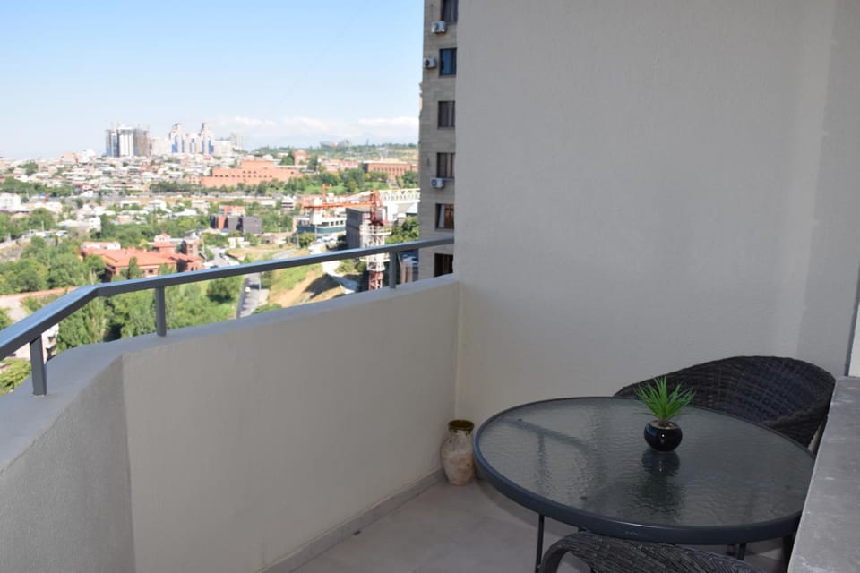 View (from property/room), Balcony/Terrace, City view