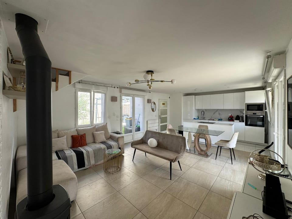 Emmanuel INN 4 Villa in Drancy