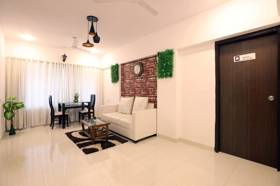 TV and multimedia, Living room, Seating area, Dining area, air conditioner