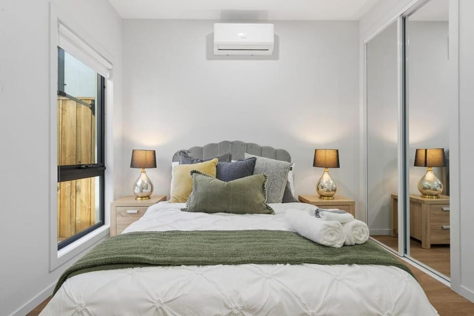 Bed, Photo of the whole room, Bedroom, towels, air conditioner