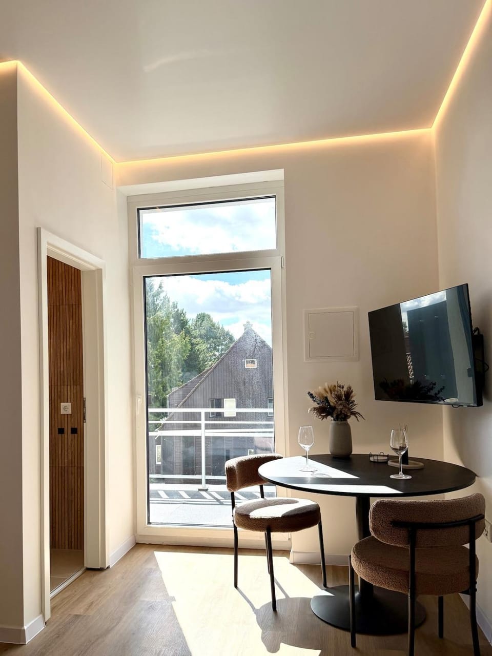 TV and multimedia, View (from property/room), Seating area, Dining area