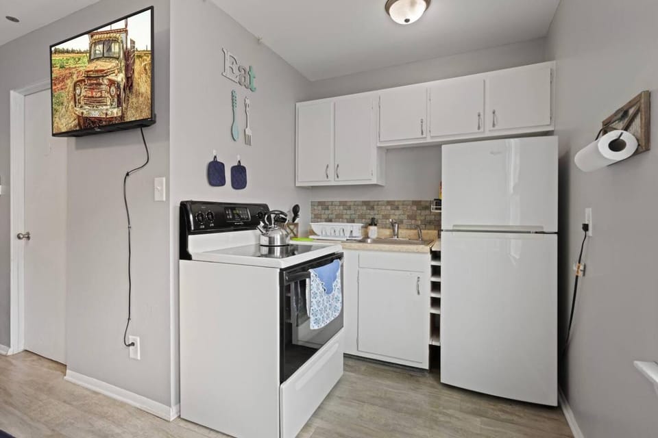 Rustic/Sleeps 2/Ext Stay Discnt/FREE WI-fi&Parking Apartment in Aurora