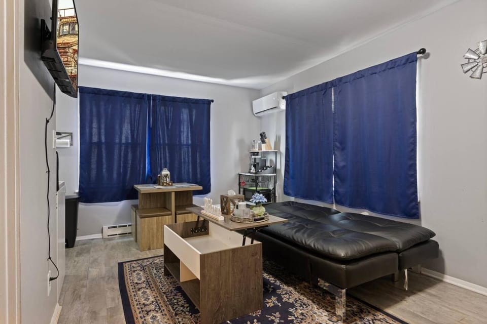 Rustic/Sleeps 2/Ext Stay Discnt/FREE WI-fi&Parking Apartment in Aurora