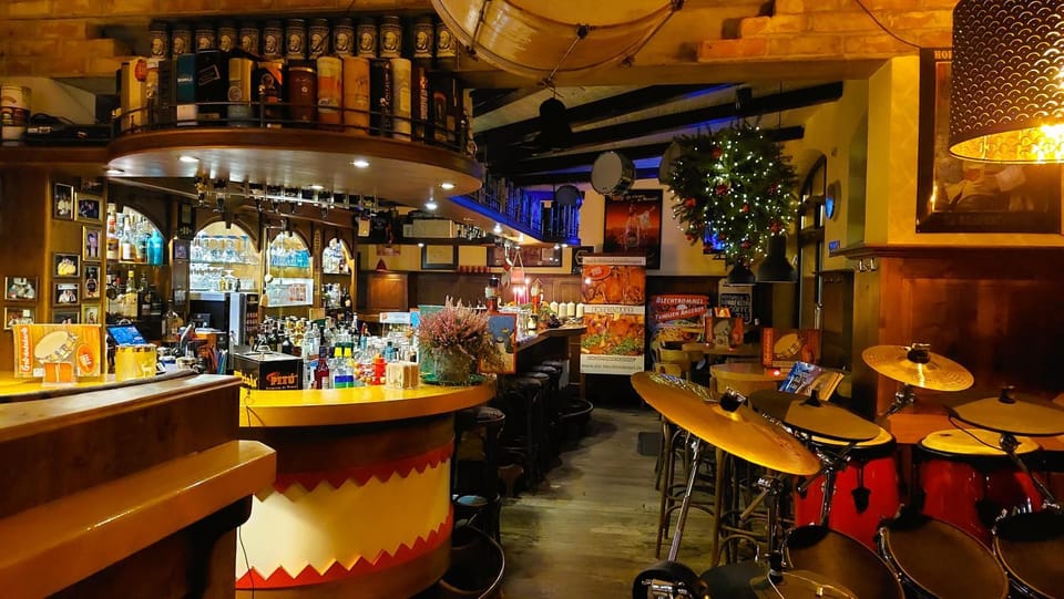 Restaurant/places to eat, Food close-up, Lounge or bar, Food and drinks, Banquet/Function facilities, Dining area, Food, Lunch, Dinner, Drinks