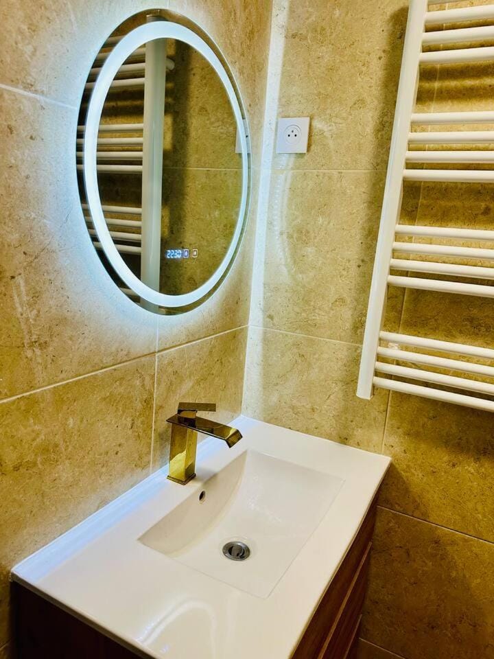 Suite 25 - 5 min Circuit 24H du Mans Apartment in Le Mans