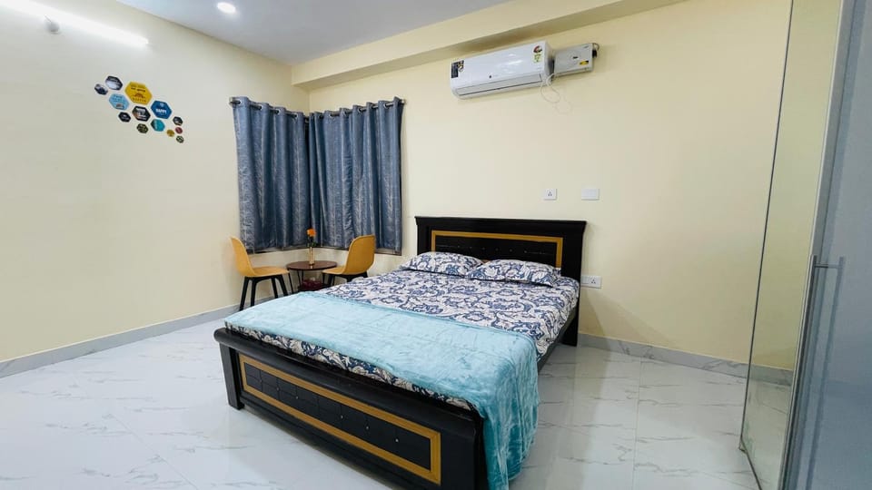 Bed, Photo of the whole room, Bedroom, air conditioner