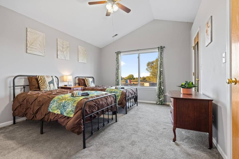 Quiet area/Petfriendly/Wi-fi/5 beds/1.5 bath House in Aurora