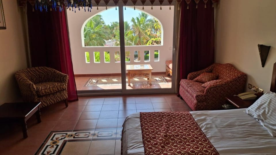 Bed, Balcony/Terrace, Photo of the whole room, Bedroom