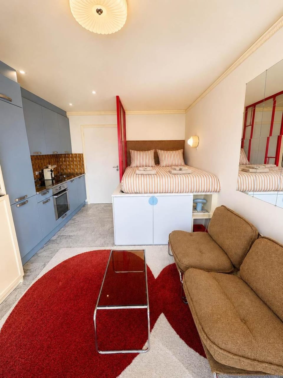 Bed, Kitchen or kitchenette, Living room