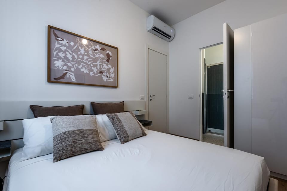 Spring, Bed, Day, Night, Winter, Summer, Bathroom, TV and multimedia, Bedroom, Autumn, Seasons, Time of day, hair dryier, heating, heating, internet, internet, soundproof, towels, towels, wardrobe, air conditioner, air conditioner