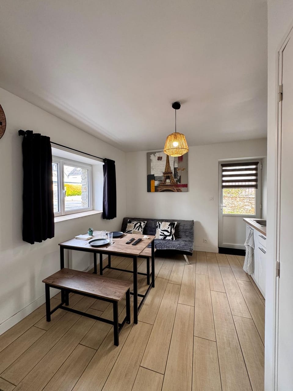 Living room, Seating area, Dining area