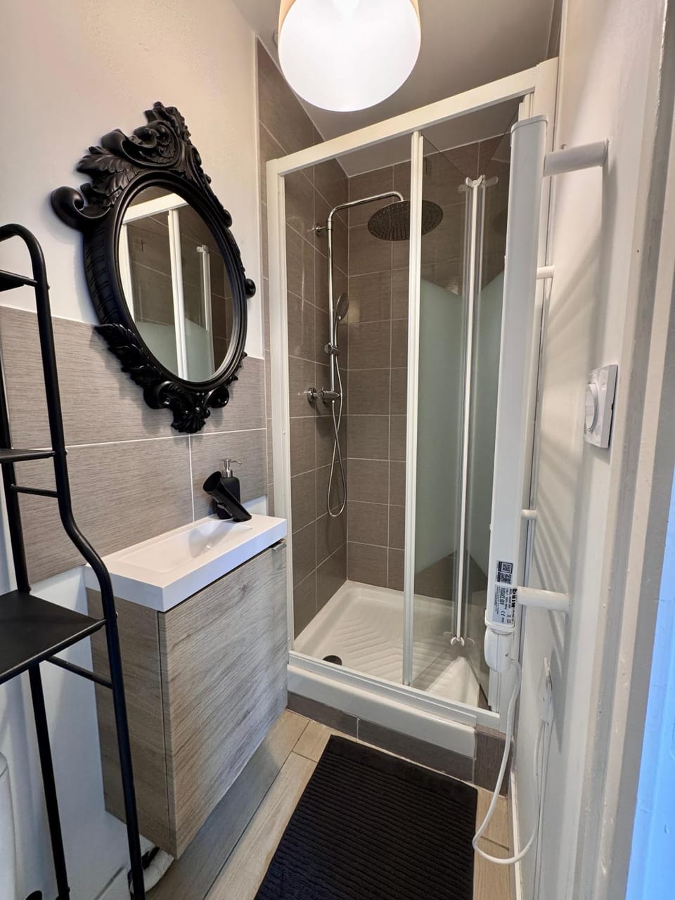 Shower, Bathroom, towels