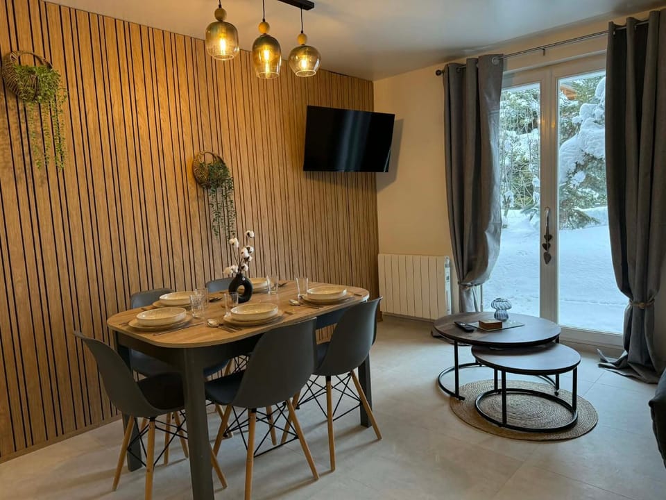 TV and multimedia, Living room, Dining area