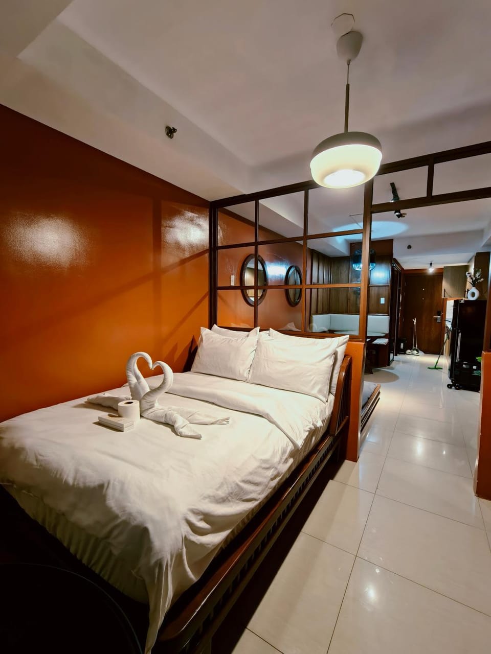 Bed, Bedroom, towels