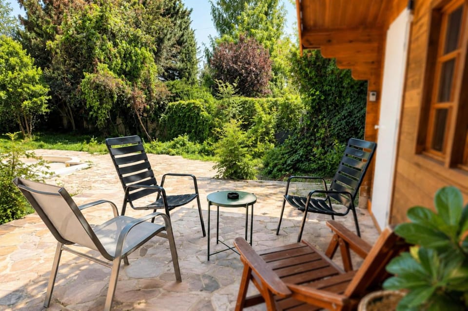 Property building, Garden, View (from property/room), Balcony/Terrace, Seating area, Dining area