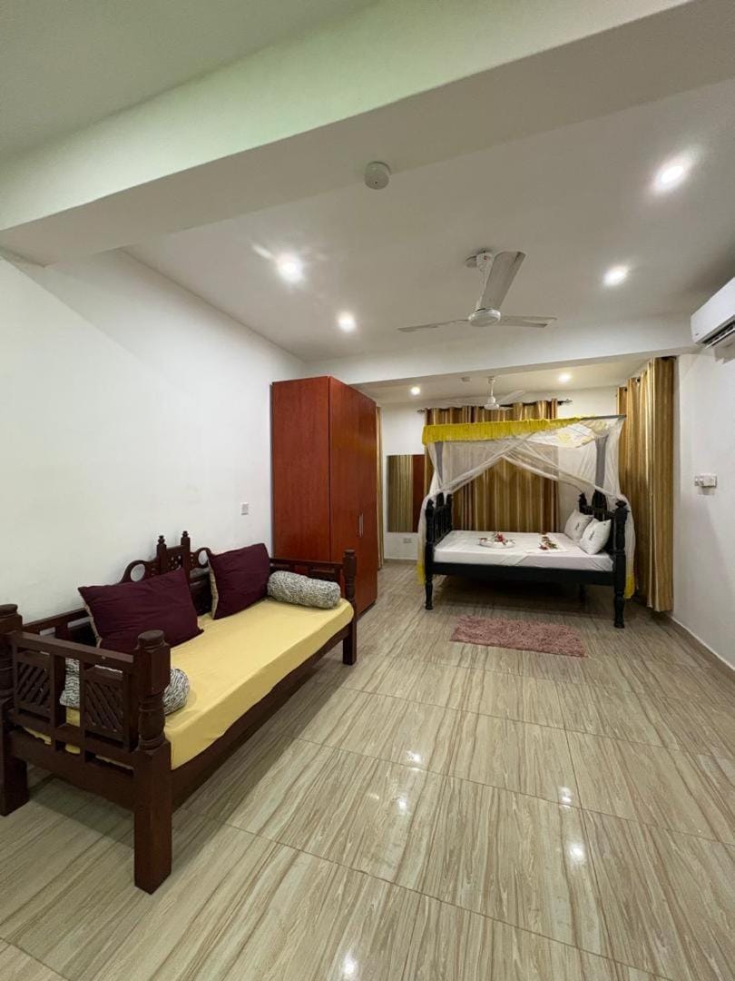 Bed, Living room, Seating area, Bedroom, wardrobe