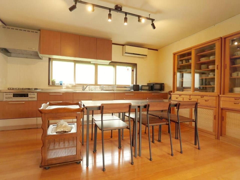 Kitchen or kitchenette, Dining area, stove