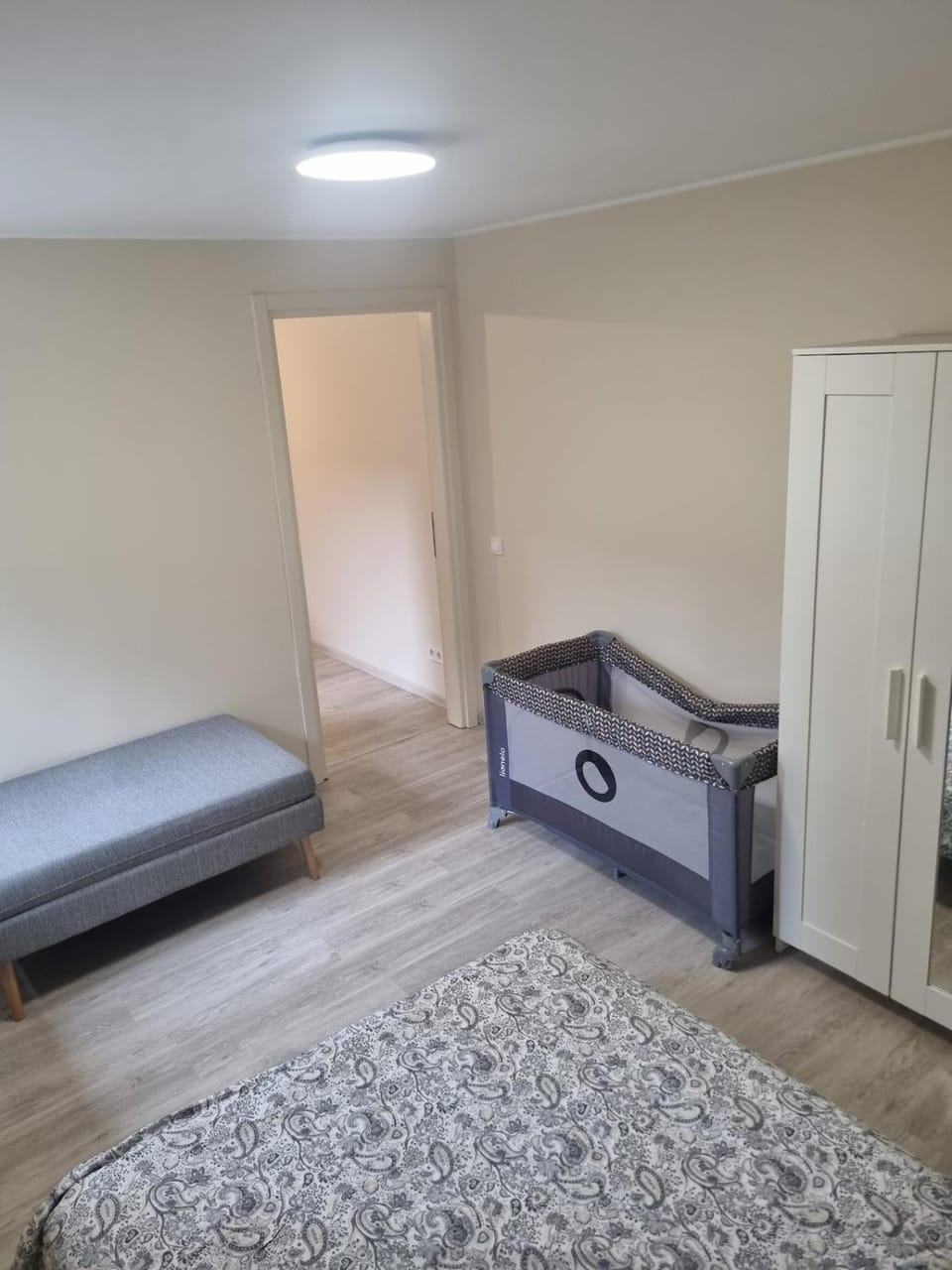 Bedroom, cot