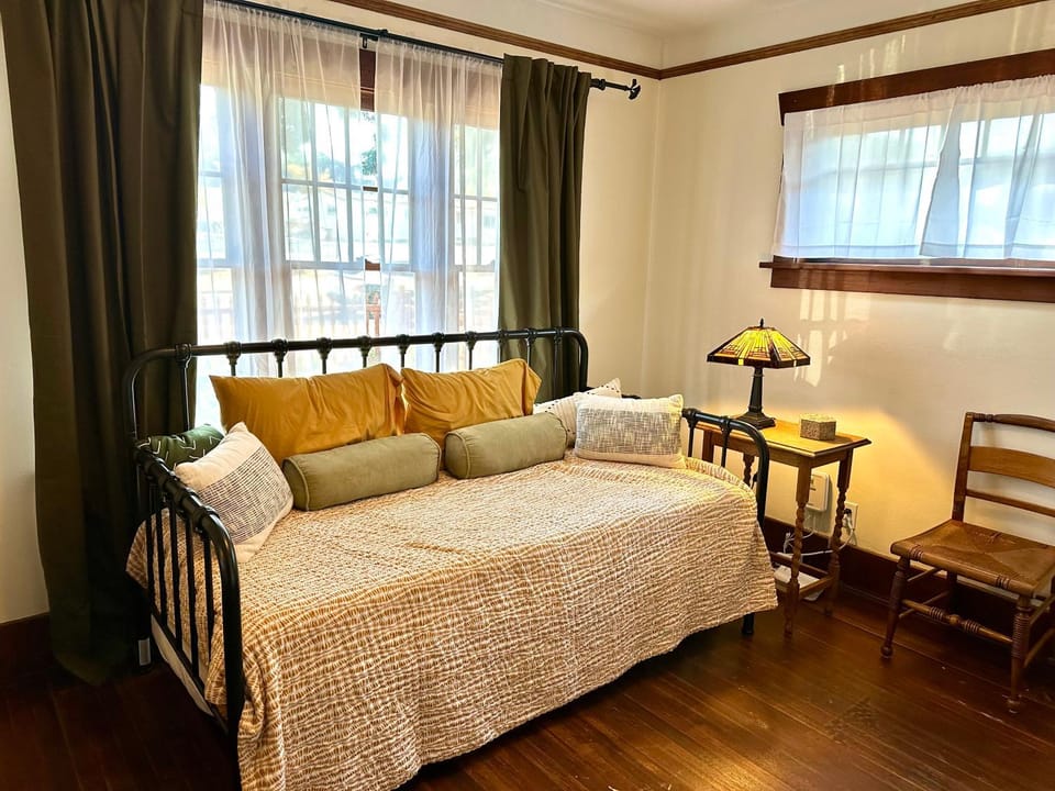 Bed, Seating area, Bedroom