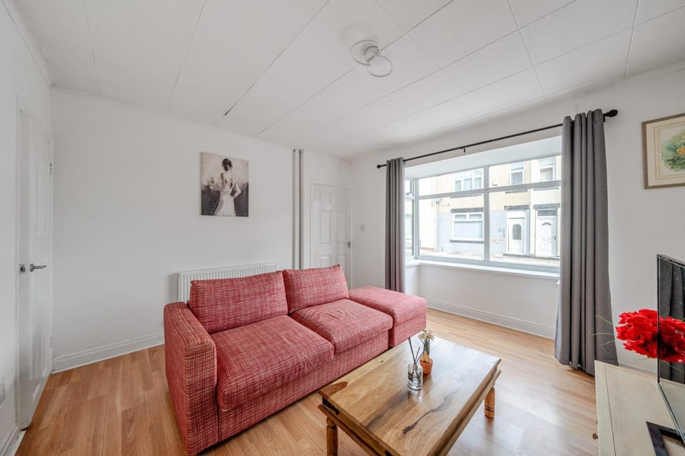 Cosy Hartlepool Home Sleeps 5 Pet Friendly WiFi House in Hartlepool