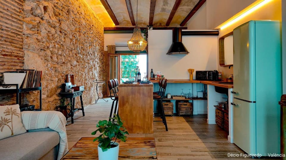 Cabañal Mediterranean Patio Apartment in Valencia