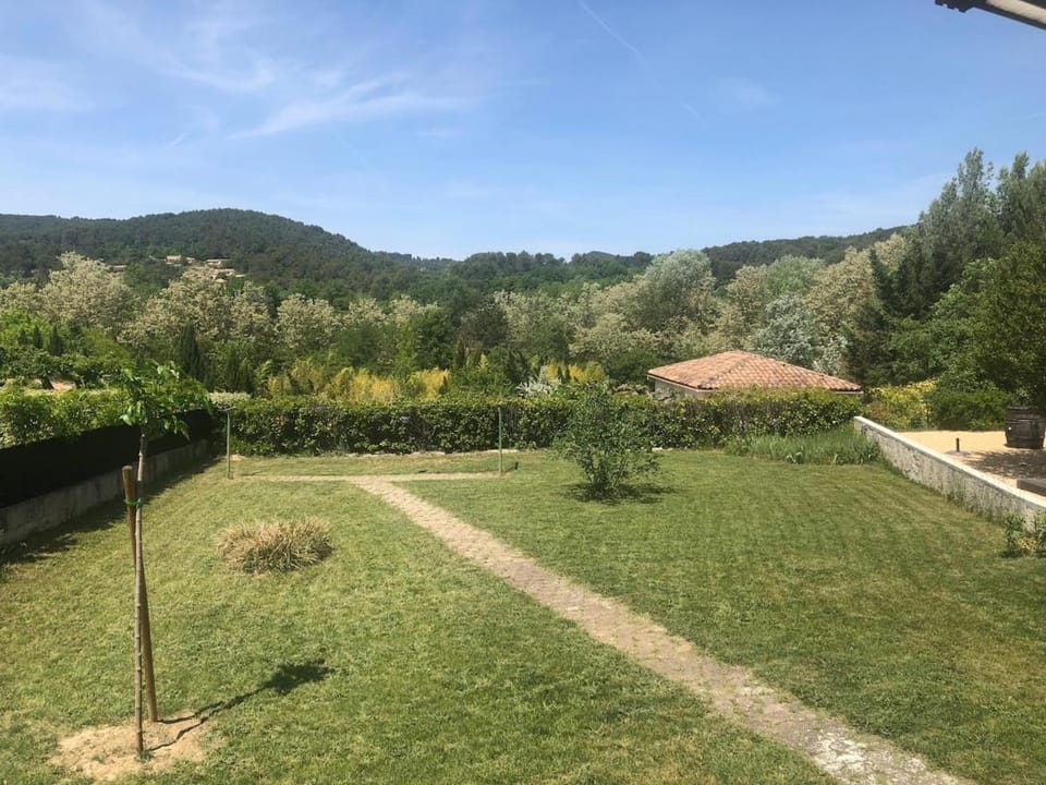 Gîte indépendant au pied du Mont Ventoux House in Malaucène