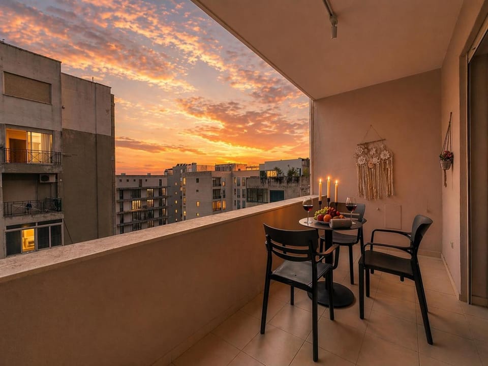 View (from property/room), Balcony/Terrace, Seating area, City view, Sunset, Quiet street view
