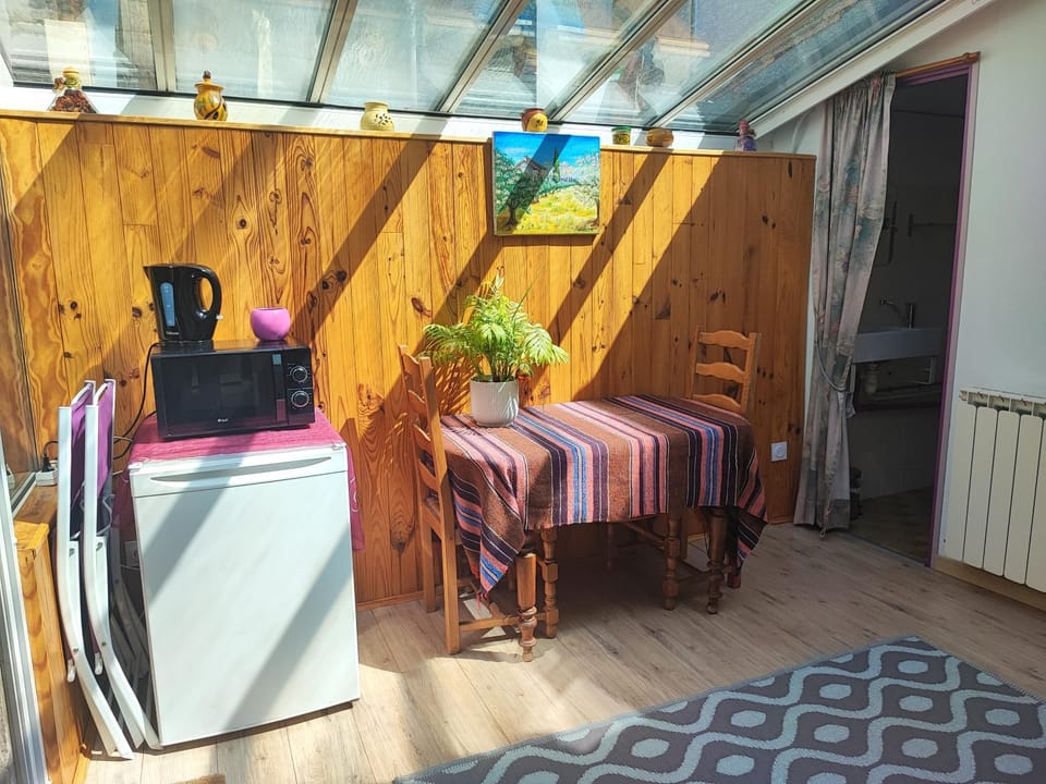 Chambre deux personnes et un bébé Bed and Breakfast in Occitanie
