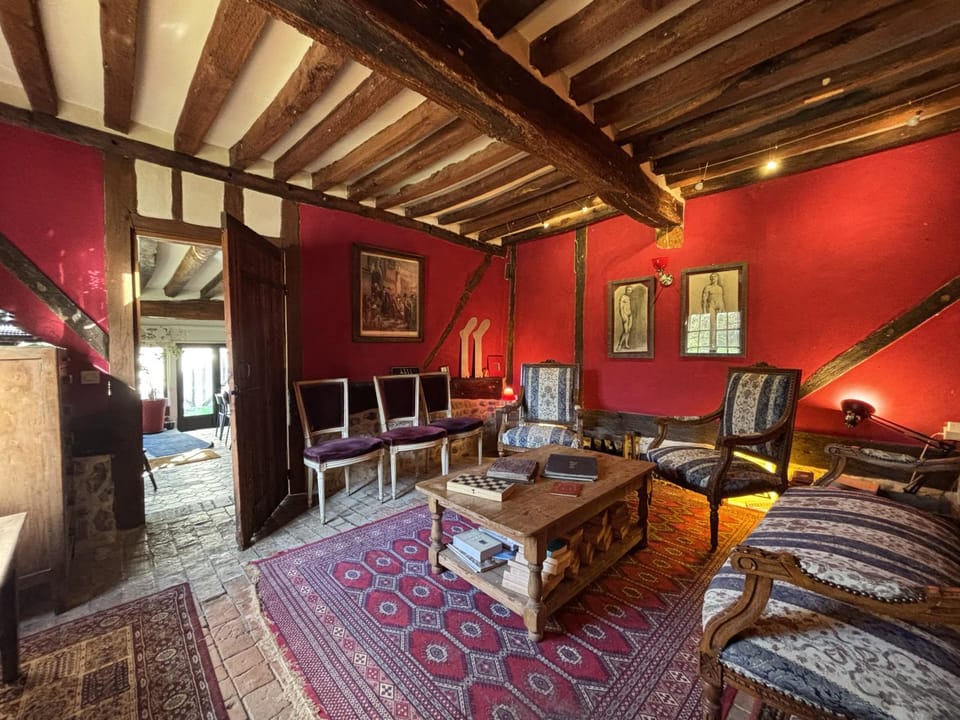 Communal lounge/ TV room, Living room, Seating area