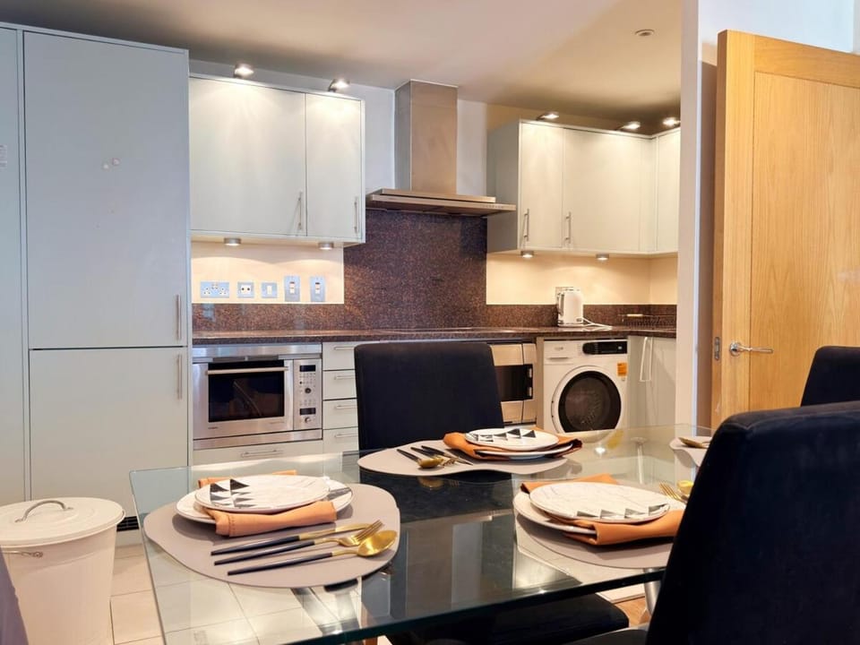 Cosy 2BRs Apt with balcony near Vauxhall Apartment in City of Westminster