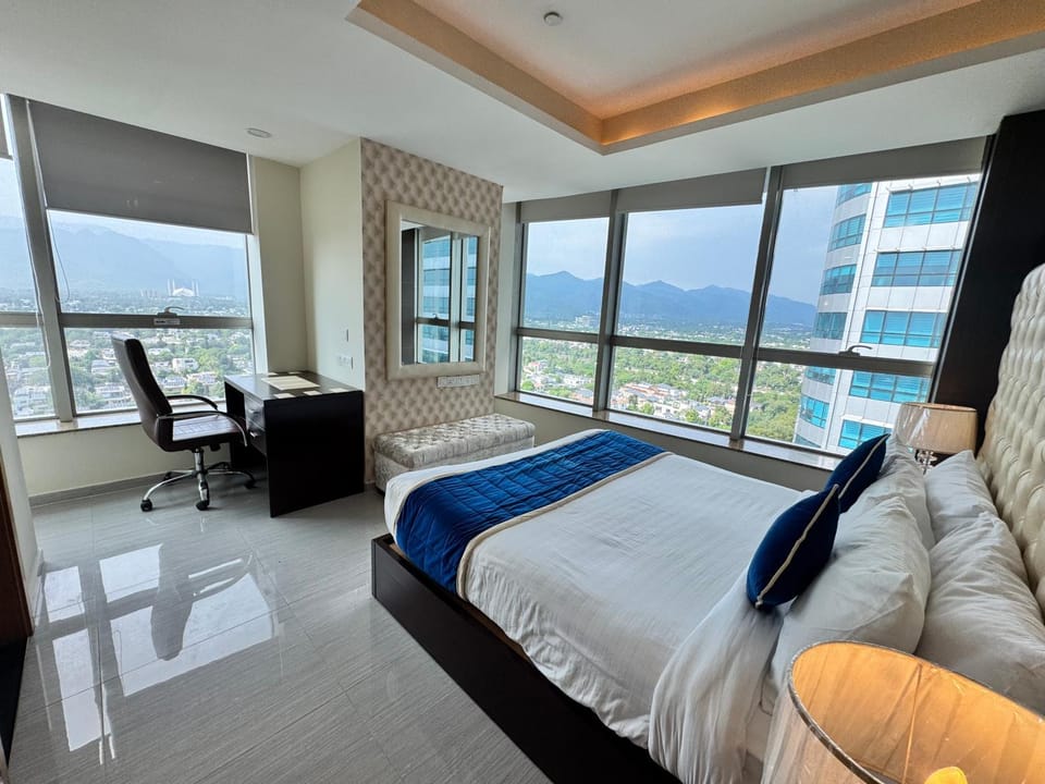 Luxury 3 Bedroom Apartment in Centaurus with Mountain & City Views Apartment in Islamabad Capital Territory